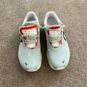 Women’s On Cloudmonster Sneakers in Glacier/Meadow